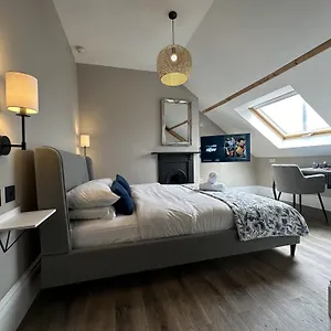 Number One Hundred Bed & Breakfast Cardiff